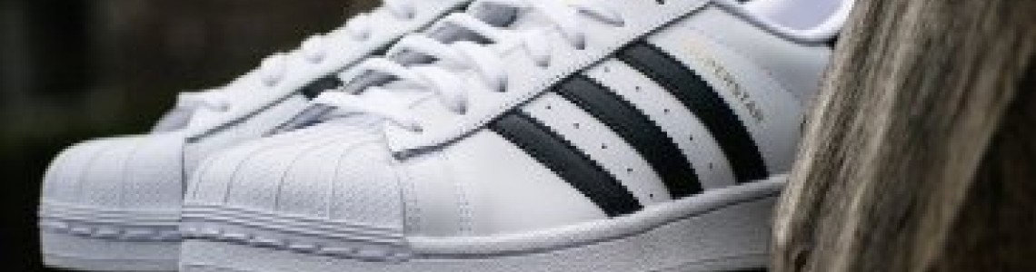 ADIDAS SUPERSTAR: Η ΙΣΤΟΡΙΑ ΤΩΝ ΕΜΒΛΗΜΑΤΙΚΩΝ SNEAKERS